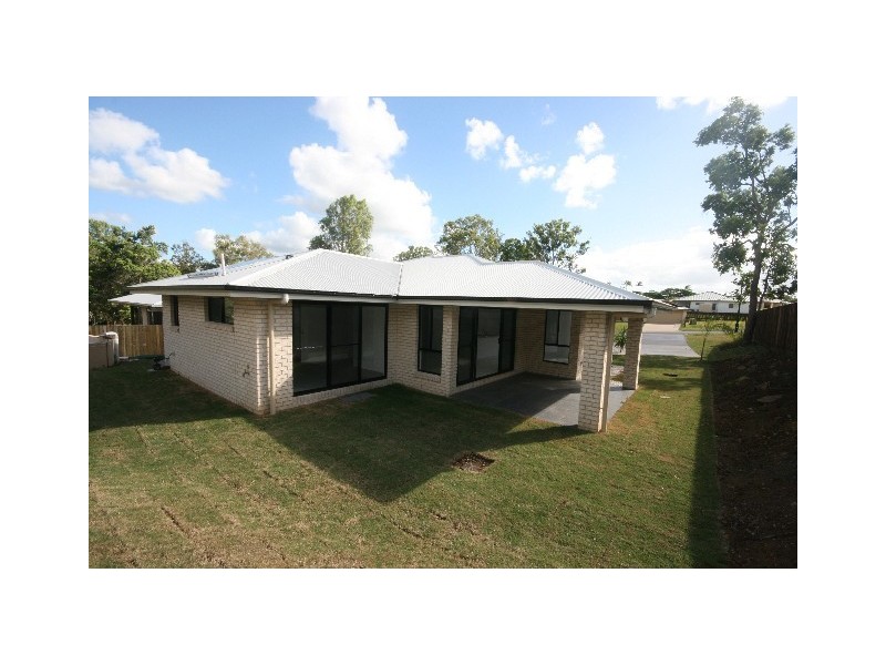 10 Rocklea Dr, Southside QLD 4570