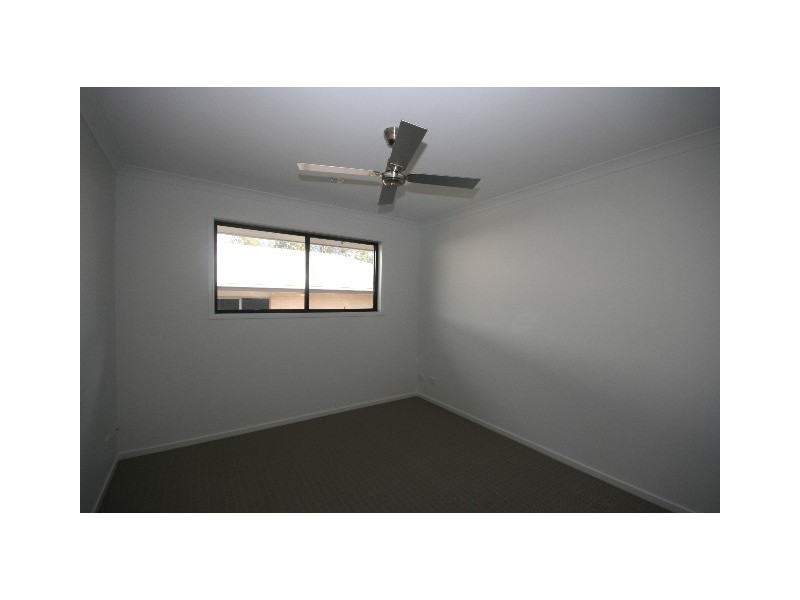 10 Rocklea Dr, Southside QLD 4570