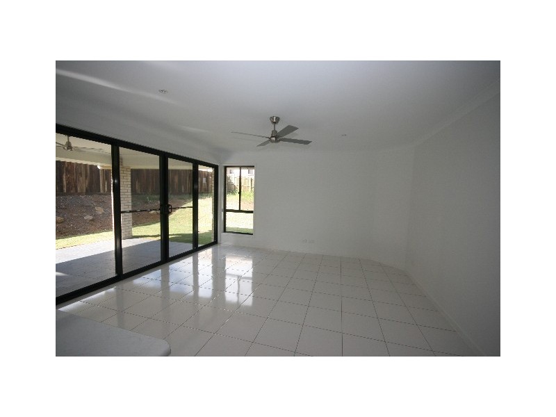 10 Rocklea Dr, Southside QLD 4570