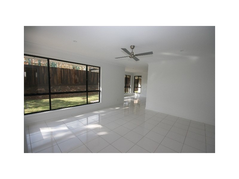 10 Rocklea Dr, Southside QLD 4570