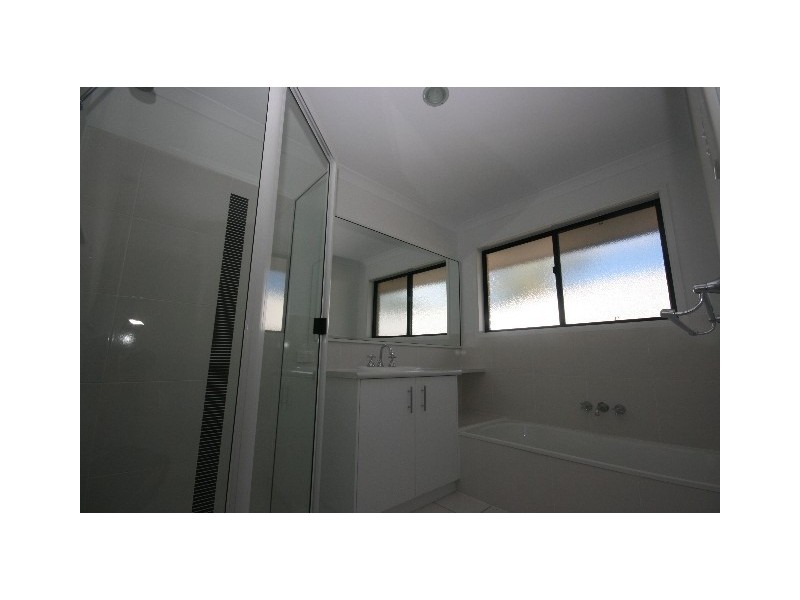 10 Rocklea Dr, Southside QLD 4570