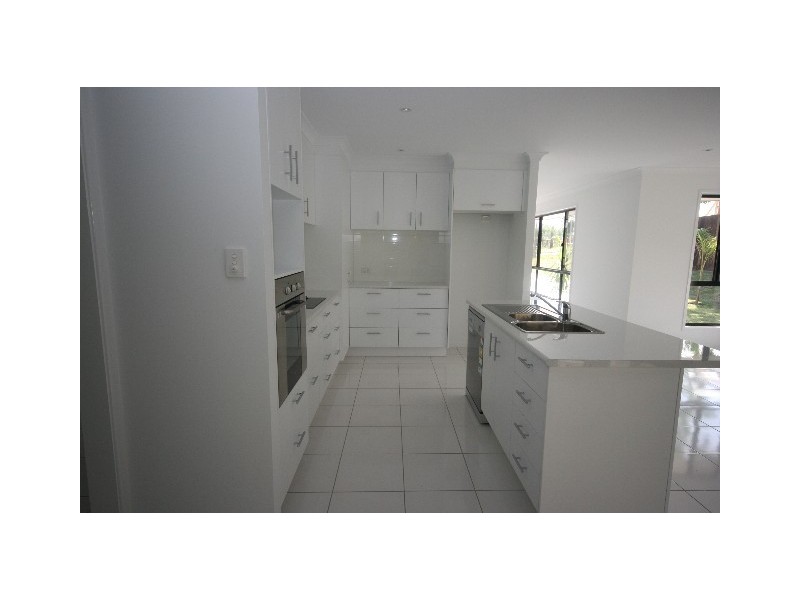 10 Rocklea Dr, Southside QLD 4570