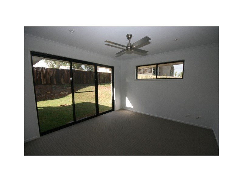 10 Rocklea Dr, Southside QLD 4570