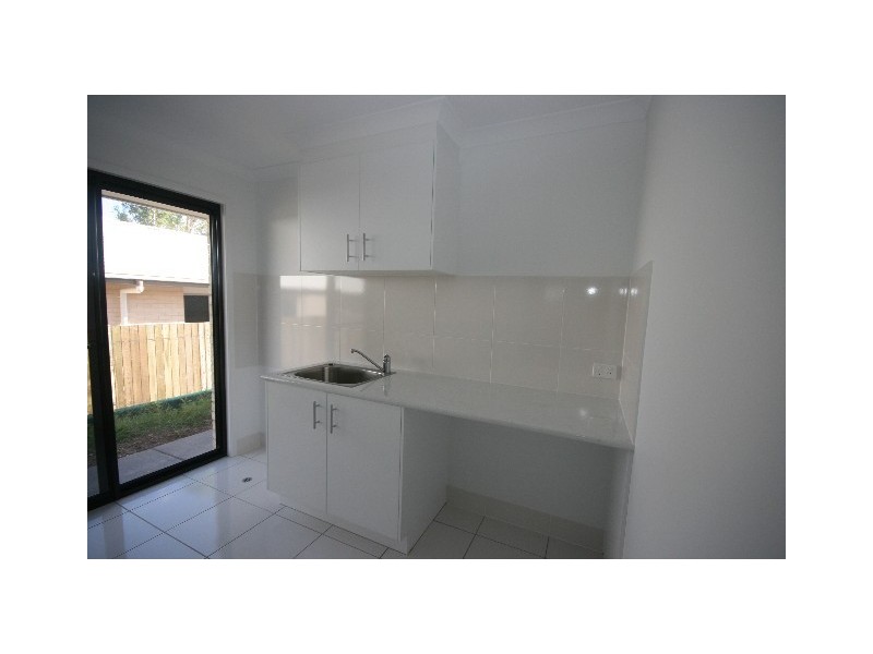 10 Rocklea Dr, Southside QLD 4570