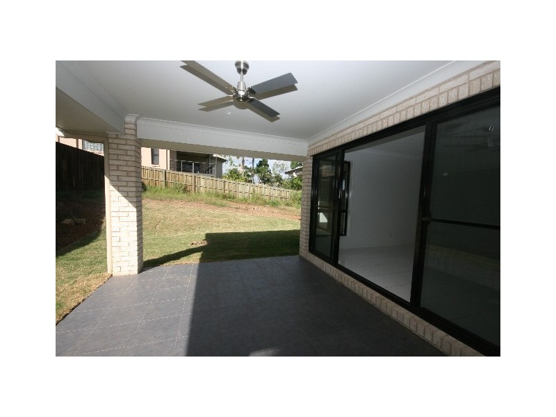 10 Rocklea Dr, Southside QLD 4570