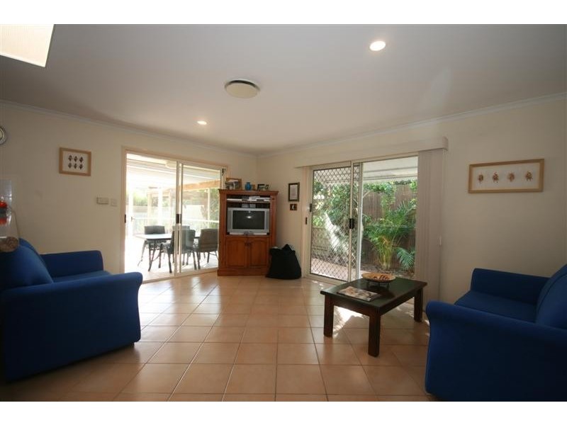 6 Hillside Ct, Sunrise Beach QLD 4567