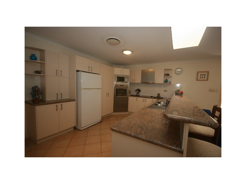 6 Hillside Ct, Sunrise Beach QLD 4567