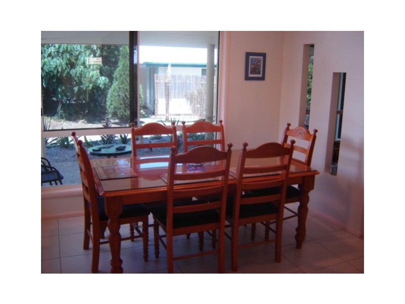 6 Hillside Ct, Sunrise Beach QLD 4567