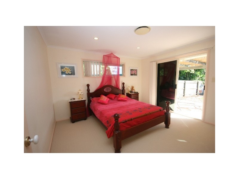 6 Hillside Ct, Sunrise Beach QLD 4567