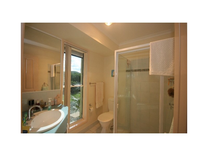 6 Hillside Ct, Sunrise Beach QLD 4567