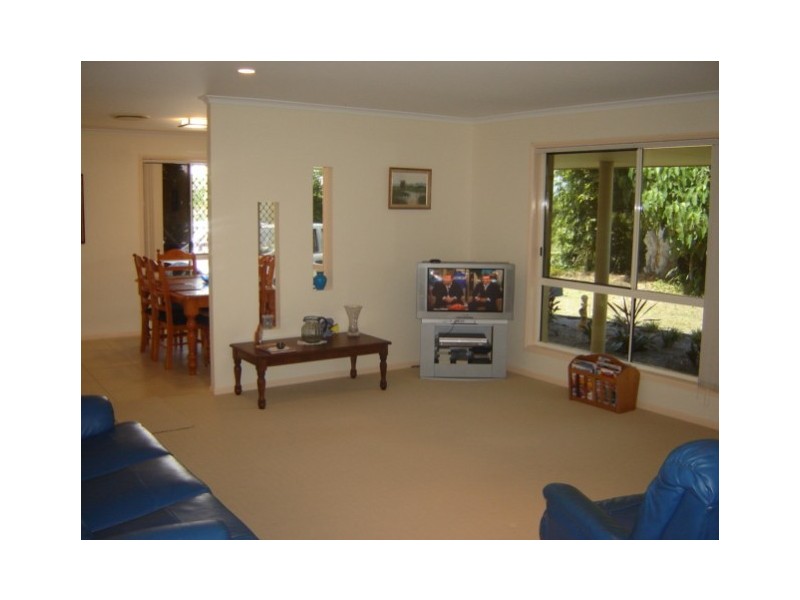 6 Hillside Ct, Sunrise Beach QLD 4567