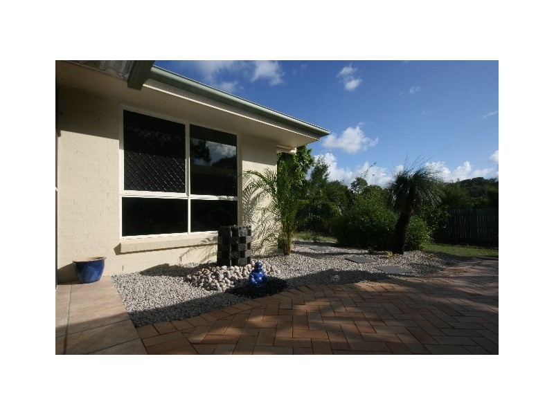 6 Hillside Ct, Sunrise Beach QLD 4567