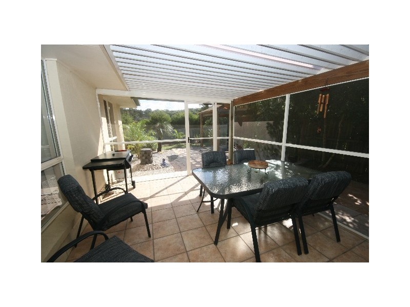 6 Hillside Ct, Sunrise Beach QLD 4567