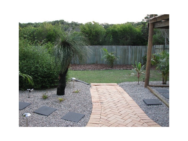 6 Hillside Ct, Sunrise Beach QLD 4567