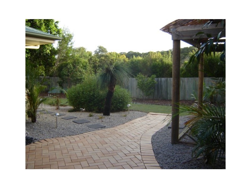 6 Hillside Ct, Sunrise Beach QLD 4567