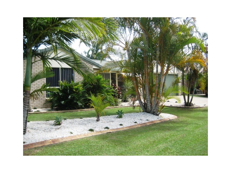 7 LAKESHORE PL, Little Mountain QLD 4551