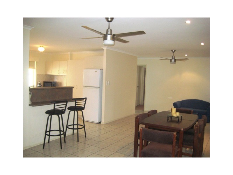 7 LAKESHORE PL, Little Mountain QLD 4551