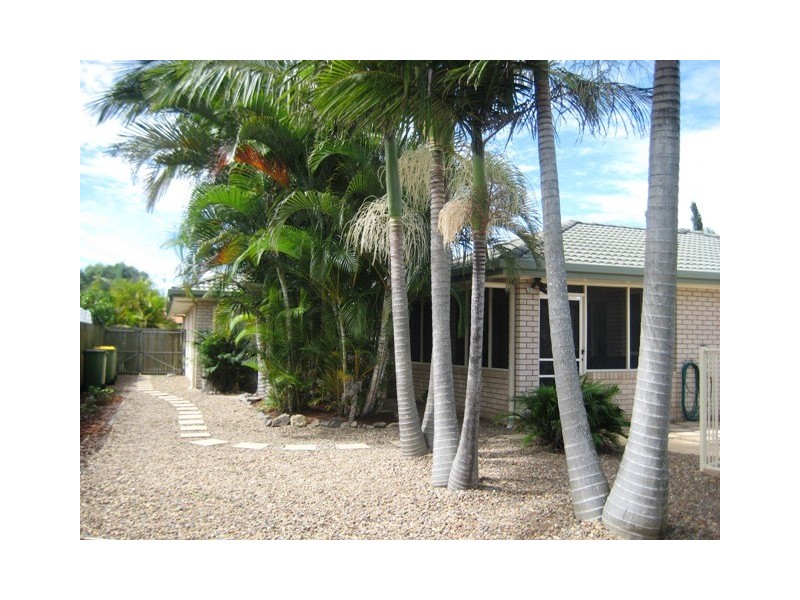 7 LAKESHORE PL, Little Mountain QLD 4551