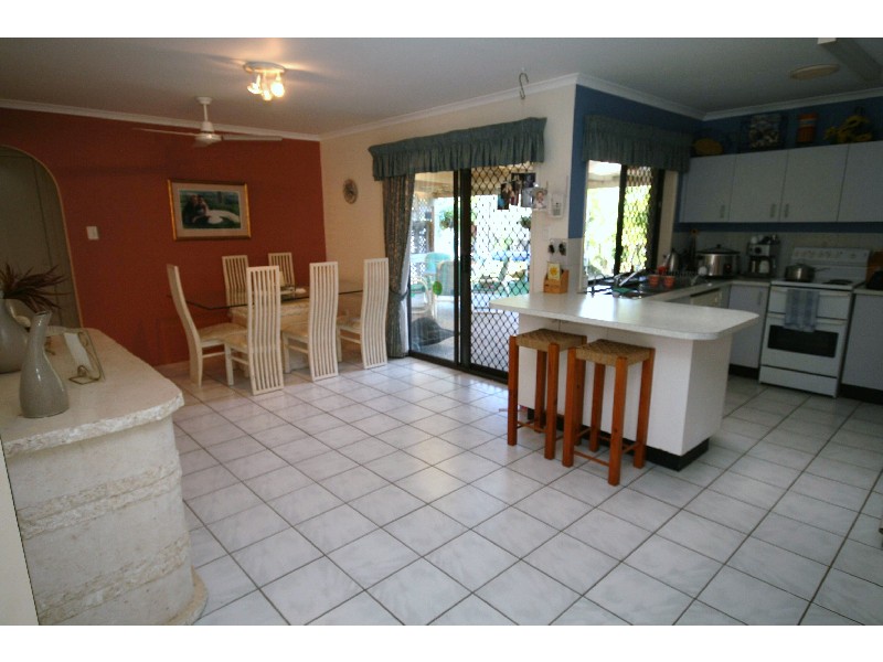 27 Murrindi Street, Minyama QLD 4575