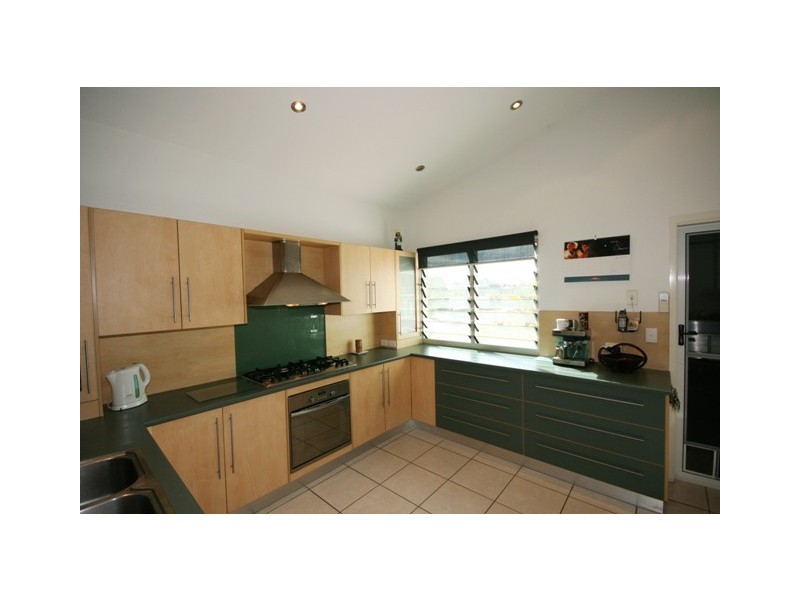 4 MALDIVES PLACE, Kawana Island QLD 4575