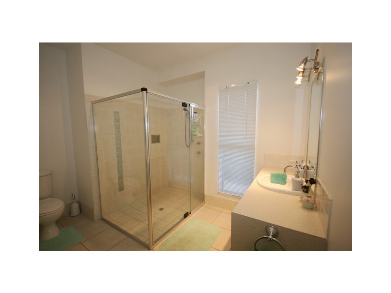 4 MALDIVES PLACE, Kawana Island QLD 4575