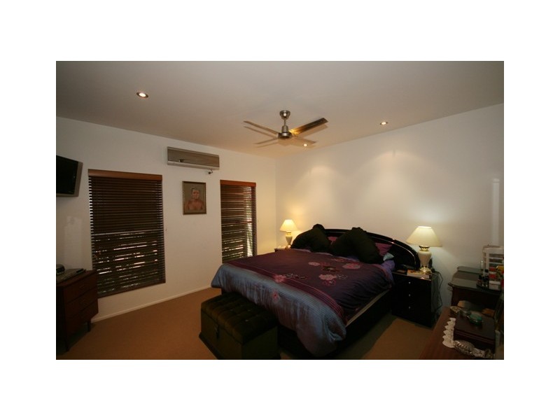 4 MALDIVES PLACE, Kawana Island QLD 4575