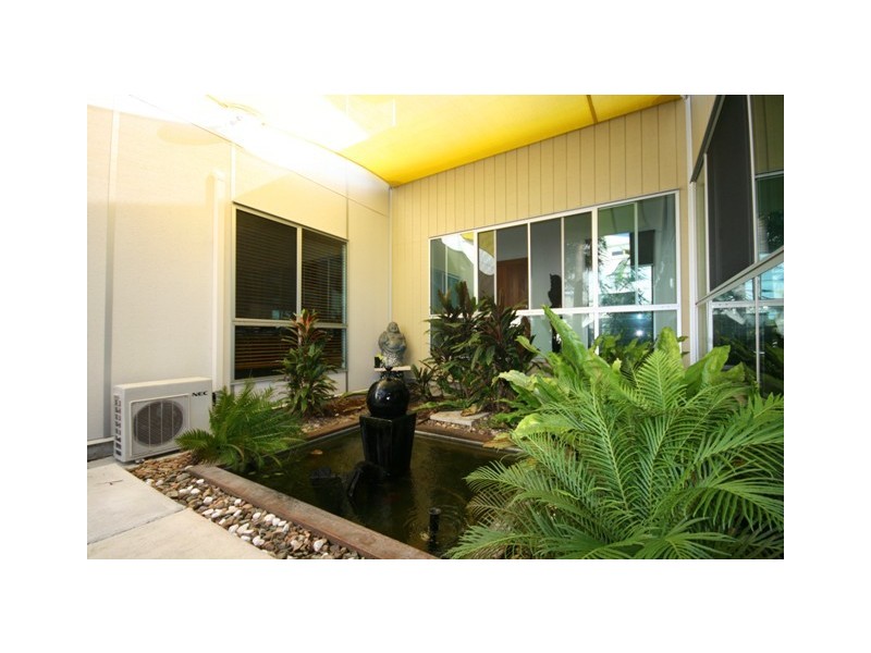 4 MALDIVES PLACE, Kawana Island QLD 4575