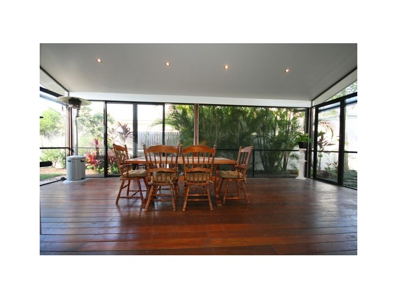 4 MALDIVES PLACE, Kawana Island QLD 4575