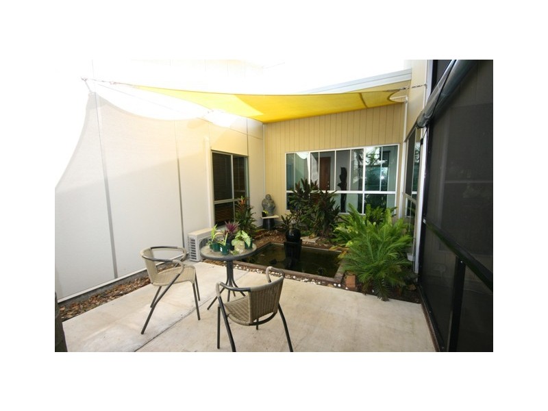 4 MALDIVES PLACE, Kawana Island QLD 4575