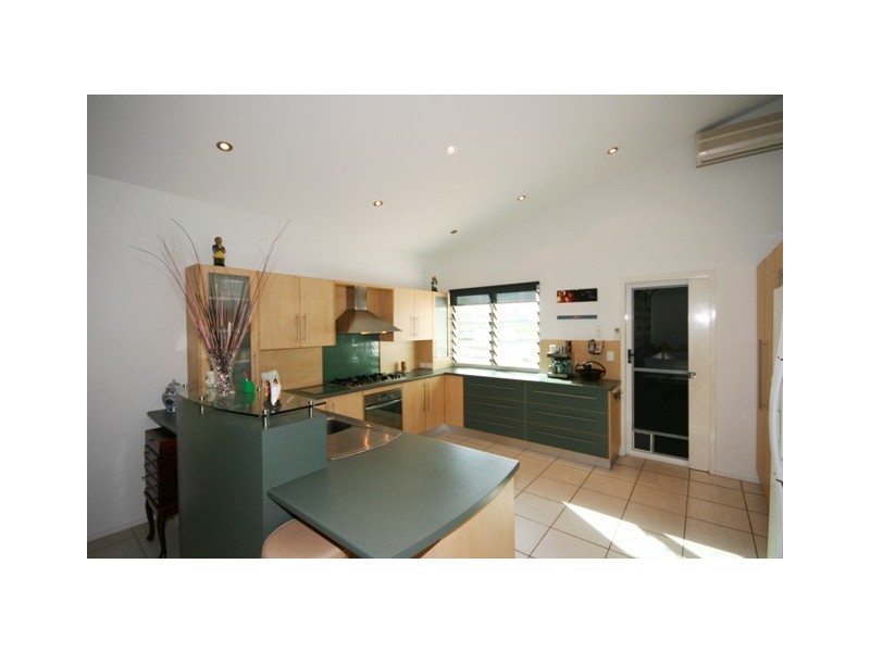 4 MALDIVES PLACE, Kawana Island QLD 4575