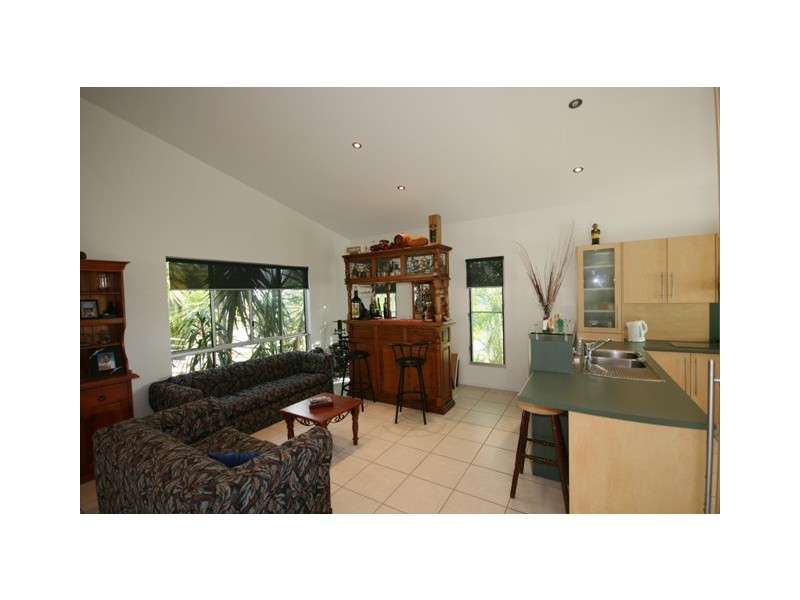 4 MALDIVES PLACE, Kawana Island QLD 4575