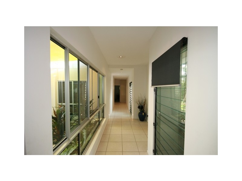 4 MALDIVES PLACE, Kawana Island QLD 4575