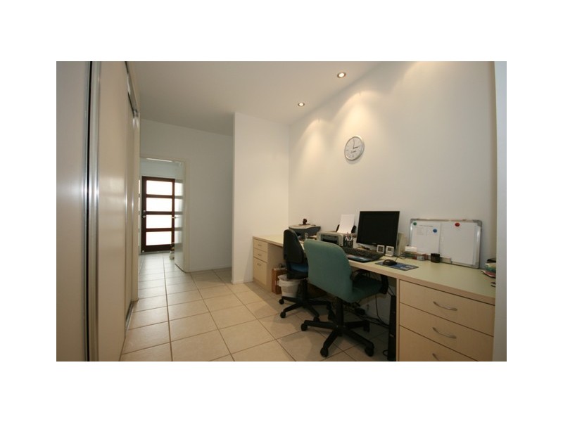 4 MALDIVES PLACE, Kawana Island QLD 4575