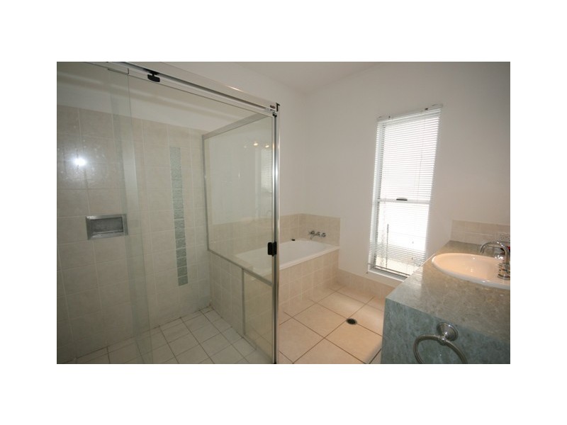 4 MALDIVES PLACE, Kawana Island QLD 4575