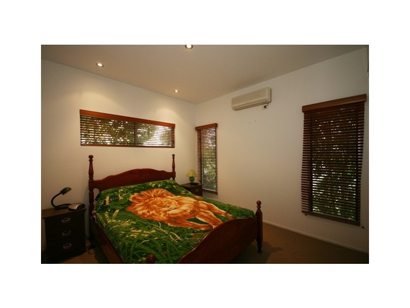 4 MALDIVES PLACE, Kawana Island QLD 4575