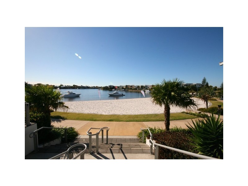 4 MALDIVES PLACE, Kawana Island QLD 4575