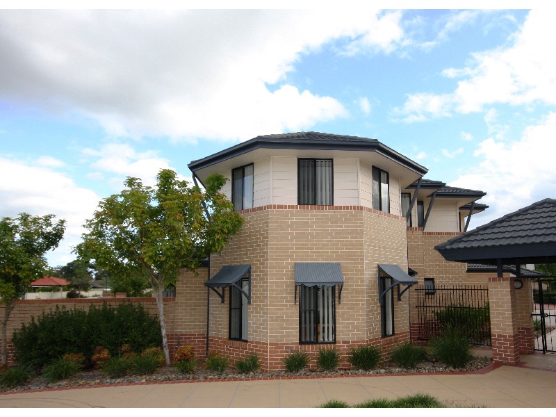 Unit 14 Parklake Terraces, 2 Springhill Dr, Sippy Downs QLD 4556