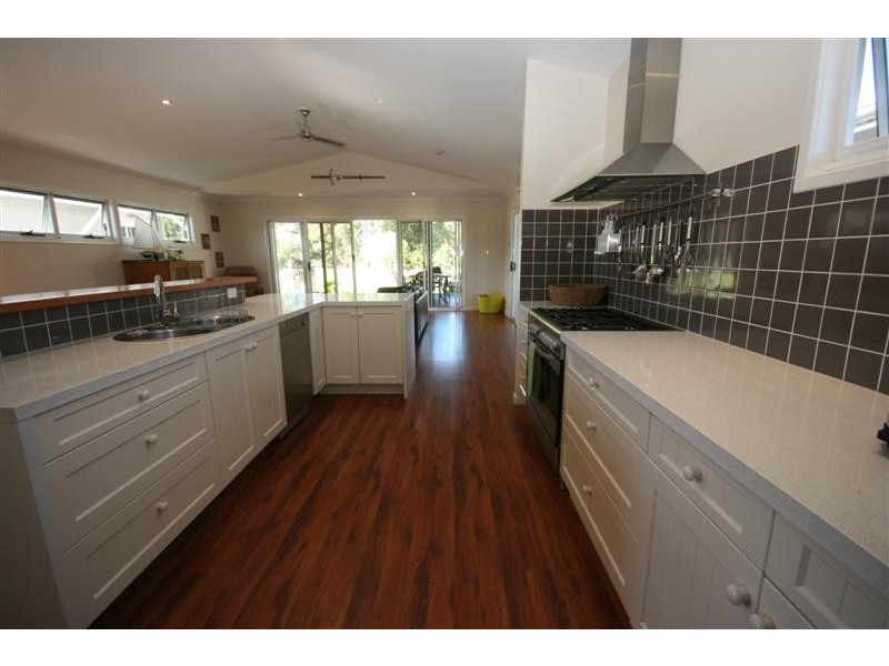 13 Flooded Gum Pl, Cooroy QLD 4563