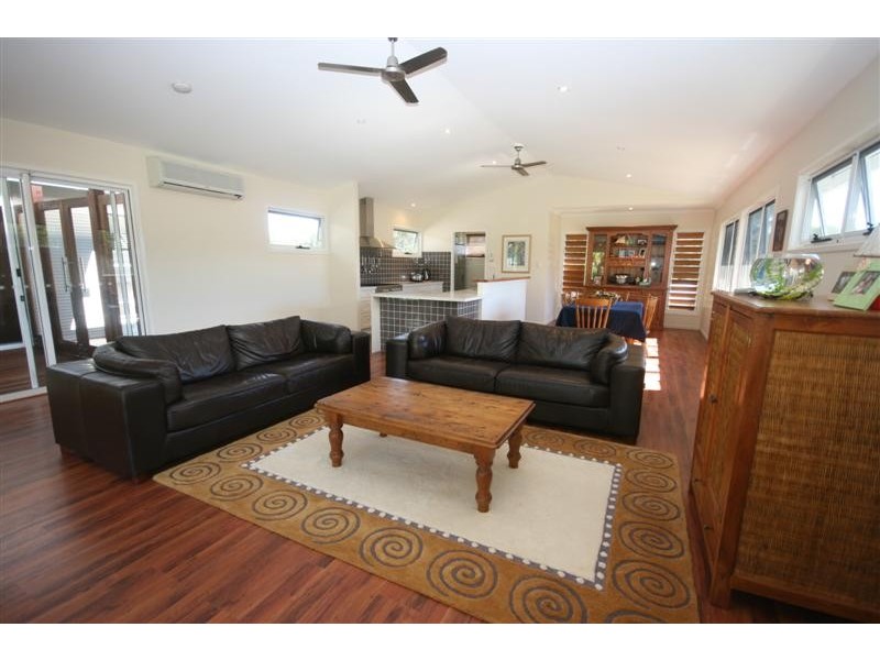 13 Flooded Gum Pl, Cooroy QLD 4563