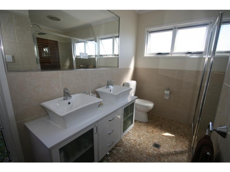 13 Flooded Gum Pl, Cooroy QLD 4563