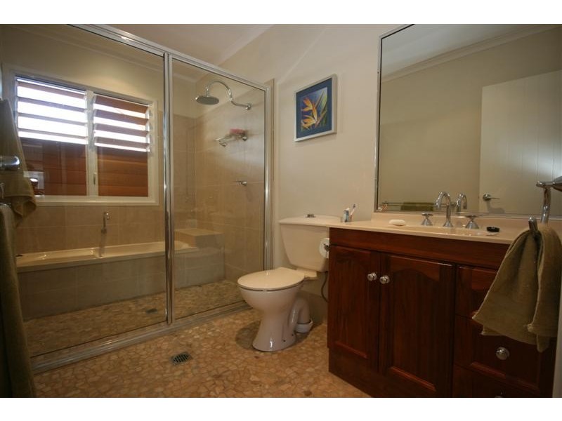 13 Flooded Gum Pl, Cooroy QLD 4563