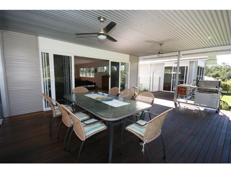 13 Flooded Gum Pl, Cooroy QLD 4563