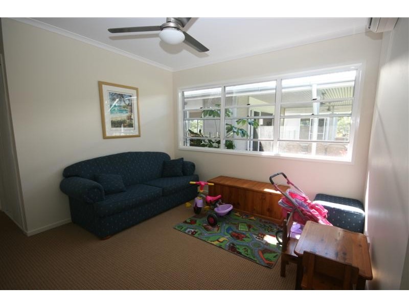 13 Flooded Gum Pl, Cooroy QLD 4563