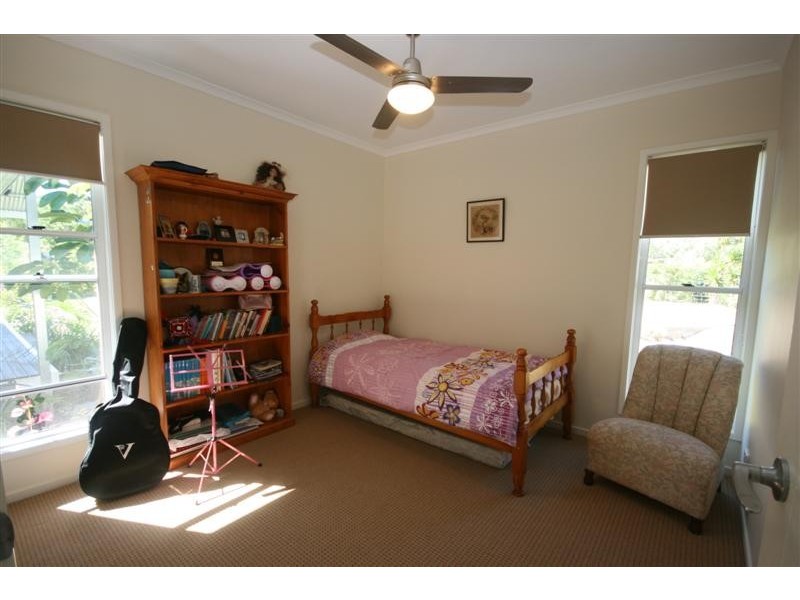 13 Flooded Gum Pl, Cooroy QLD 4563
