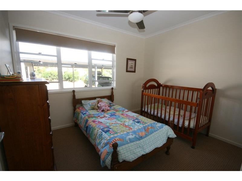13 Flooded Gum Pl, Cooroy QLD 4563