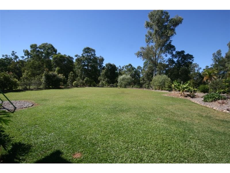13 Flooded Gum Pl, Cooroy QLD 4563