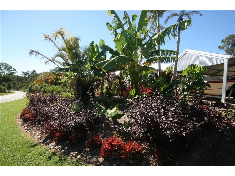 13 Flooded Gum Pl, Cooroy QLD 4563