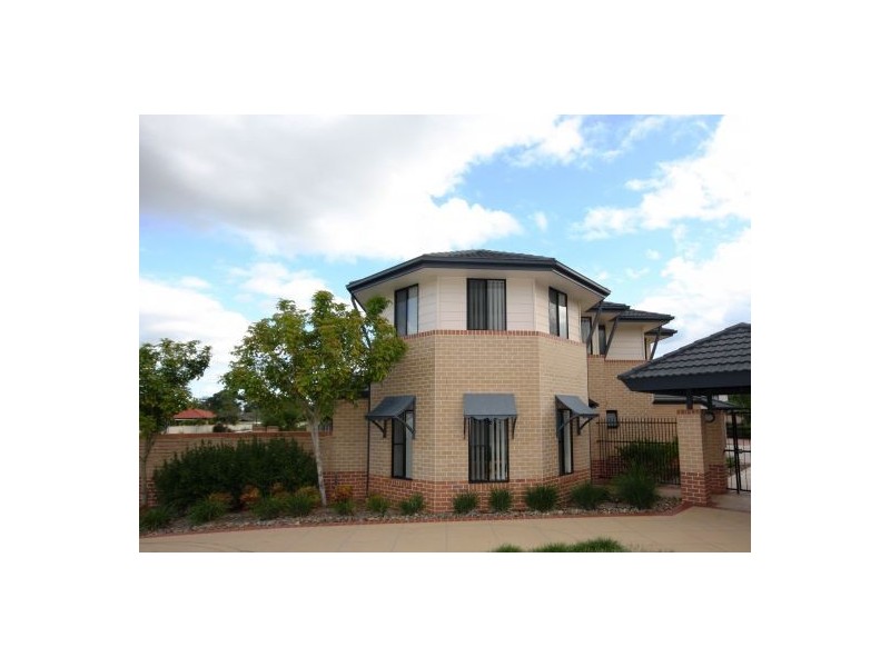 Unit 8 Parklake Terraces, 2 Springhill Dr, Sippy Downs QLD 4556