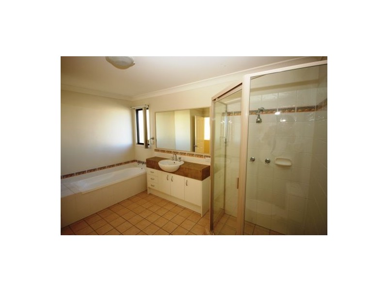 Unit 8 Parklake Terraces, 2 Springhill Dr, Sippy Downs QLD 4556