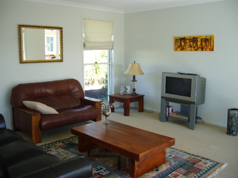 8 Mariner Place, Twin Waters QLD 4564